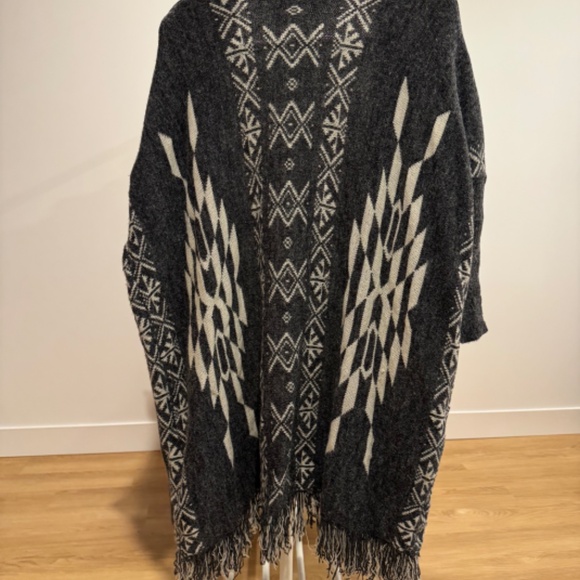 SHEIN aztec grey cardigan, very comfy (S) - Picture 4 of 5